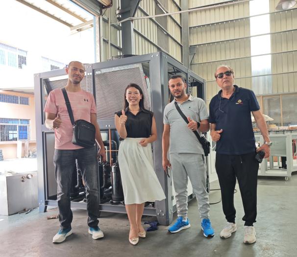 การยอมรับแบบกำหนดเองของลูกค้าซาอุดิอาระเบียเสร็จสมบูรณ์แล้ว! เครื่องทำความเย็นอุตสาหกรรมแบบระบายความร้อนด้วยอากาศ 40HP สร้างชื่อเสียงด้านคุณภาพ อุปกรณ์ทำความเย็นขายดีทั่วโลก การยอมรับแบบกำหนดเองของลูกค้าซาอุดิอาระเบียเสร็จสมบูรณ์แล้ว! เครื่องทำความเย็นอุตสาหกรรมแบบระบายความร้อนด้วยอากาศ 40HP สร้างชื่อเสียงด้านคุณภาพ อุปกรณ์ทำความเย็นขายดีทั่วโลก